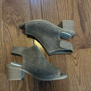 Women's Tan Block Heel Sandals